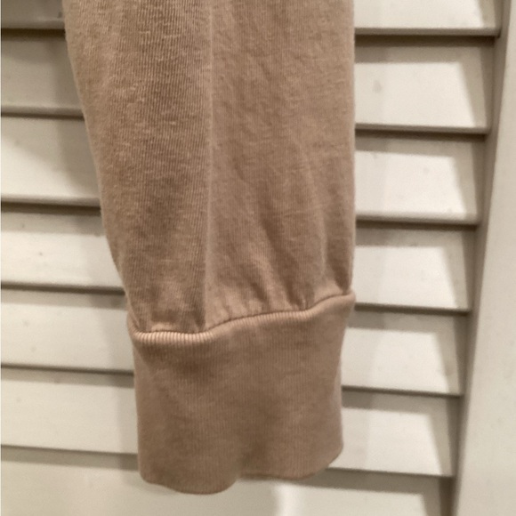 Quiksilver Oversized Crop Graphic Long Sleeve Tee in Pebble - Picture 5 of 10